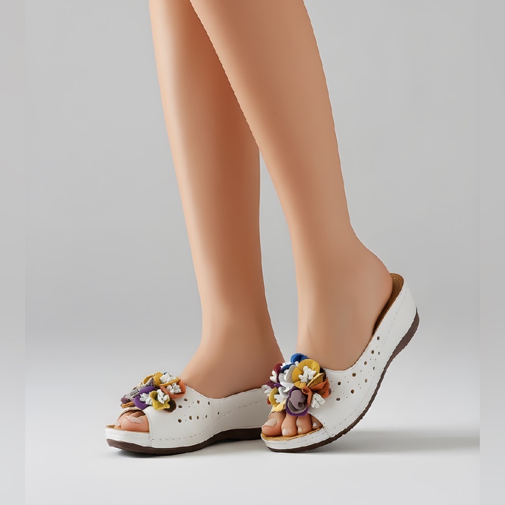 NWT Spring Step SZ 9 White leather mule with multicolored floral accent.